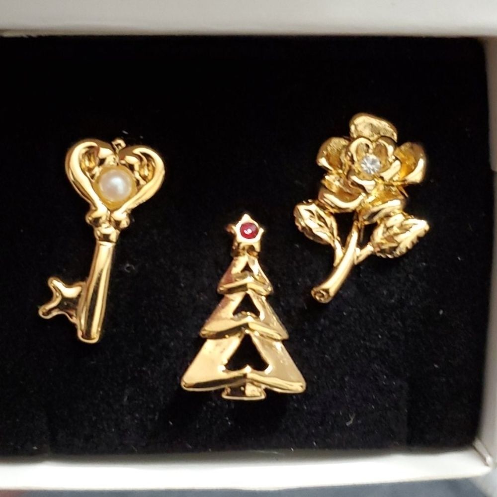 Avon holiday gold tone pin coordinating set tac pin gift set